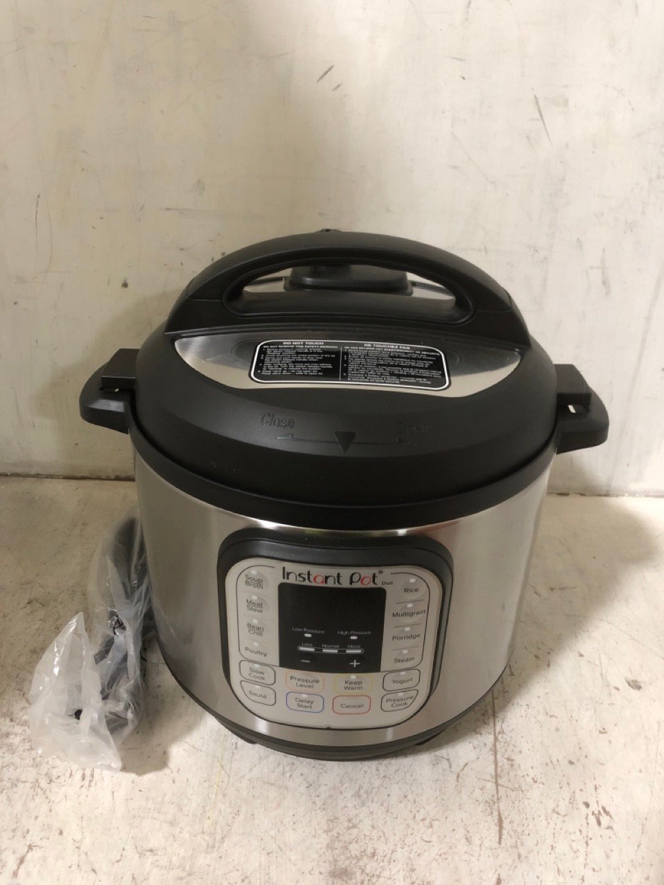 INSTANT POT DUO 5.7L MULTI-USE PRESSURE COOKER