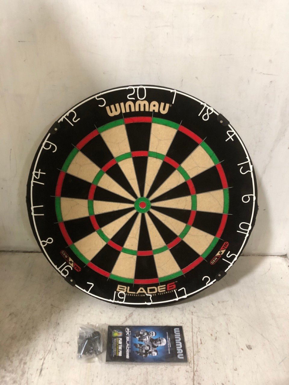 WINMAU BLADE 6 DARTBOARD