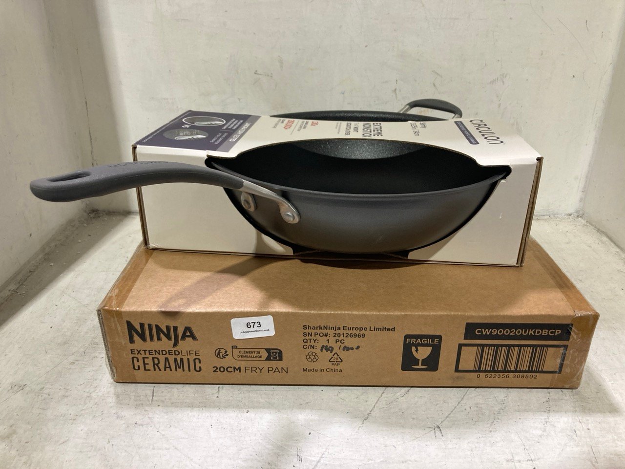 CIRCULON EXTREME NONSTICK 34CM STIRFRY WOK TO INCLUDE NINJA DELUXE BLACK & COPPER EXTENDED LIFE CERAMIC 20CM FRYING PAN CW90020UKDBCP