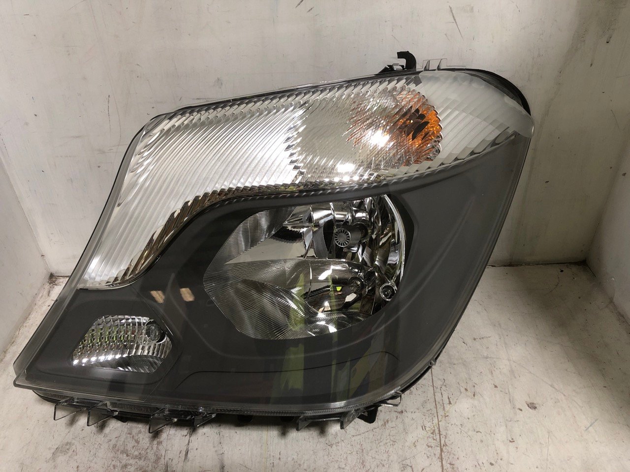 HELLA LEFT HAND HEAD LIGHT 1EJ 011.030-131 - RRP £375