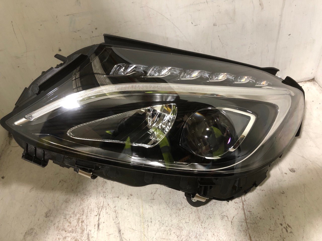 MAGNETI MARELLI LEFT HAND HEAD LIGHT MHL8502 - RRP £642