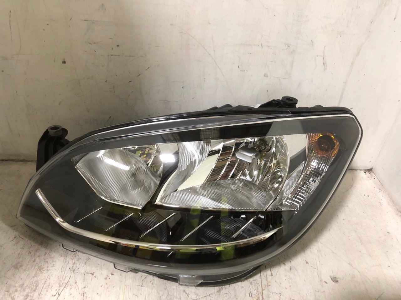 HELLA LEFT HAND HEAD LIGHT 1LL 012.643-031 - RRP £354