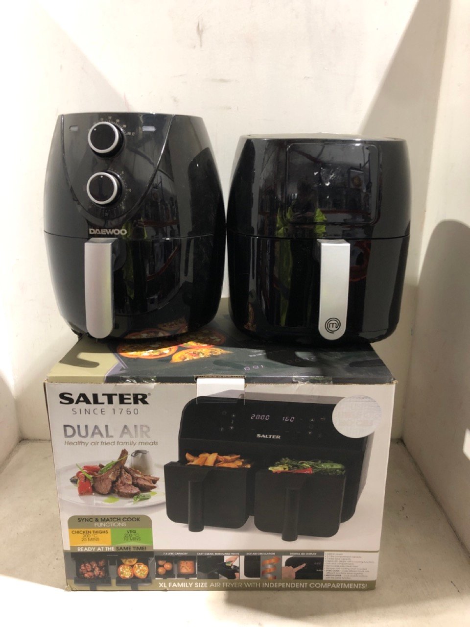 3 X ASSORTED AIR FRYERS TO INCLUIDE SALTER 7.4L DUAL BASKET AIR FRYER EK4750BLK