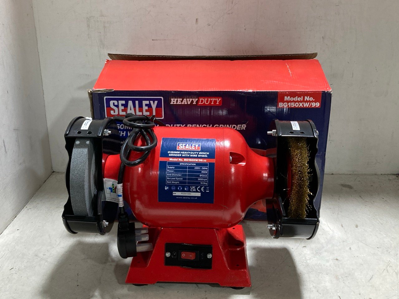 SEALEY HEAVY-DUTY 150MM BENCH GRINDER WITH WIRE WHEEL 450W/230V BG150XW/99 - RRP £233