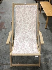 CANVAS DECK CHAIR IN GREY FLORAL MOTIF / WHITE