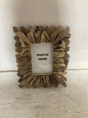 30 X STONE THE CROWS PHOTOFRAME - 4" X 6"- RANDOM - HEIGHT 30CMS - TOTAL RRP £990