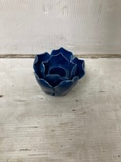 72 X STONE THE CROWS FLOWER CANDLEHOLDER - BLUE - DIA 7.5CMS - TOTAL RRP £360