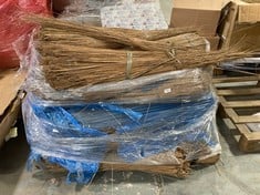 PALLET OF STONE THE CROWS ASSORTED DECORATIVE THATCHING GRASS (KERBSIDE PALLET DELIVERY) (KERBSIDE PALLET DELIVERY)