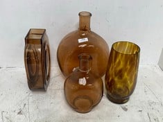 4 X ASSORTED BURWELL BOTTLE VASE IN BROWN TO INCLUDE LOLA VASE SMALL AMBER (COLLECTION ONLY)