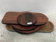 6 X DINNING ITEMS TO INCLUDE DARK OAK SERVING BOARD (COLLECTION ONLY)