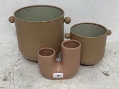 3 X PLANTERS TO INCLUDE CERMAIC ABSTRACT SMALL PLANTER IN COLOUR TAUPE (COLLECTION ONLY)