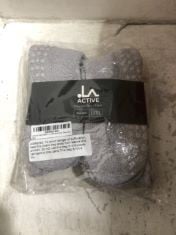 28X ASSORTED LA ACTIVE SOCKS TO INCLUDE LA ACTIVE FIZZY GRIP SOCKS L/XL.