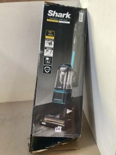 SHARK CORDED UPRIGHT ANTI HAIR WRAP VACUUM CLEANER - MODEL: NZ689OUK: LOCATION - BR4