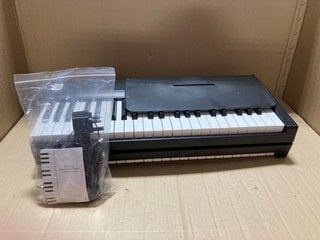 OYAYO 88 KEY FOLDING ELECTRIC PIANO IN BLACK - RRP £159: LOCATION - BR3