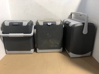 2 X 14 LITRE ELECTRIC COOLBOXES IN GREY TO ALSO INCLUDE 24 LITRE COOLBOX IN GREY: LOCATION - BR1