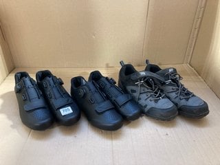 3 X PAIRS OF CYCLING SHOES TO INCLUDE PAIR OF MENS RIDGE LEATHER CYCLING SHOES IN BLACK - SIZE UK 9: LOCATION - BR14