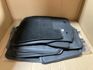 QTY OF ASSORTED SIZED CAR MATS IN FABRIC & RUBBER IN BLACK TO INCLUDE CAR MAT SET FOR VW POLO MK5 08-17 SET: LOCATION - BR15