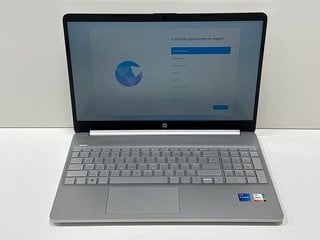 HP 15S-FQ2037NA 256 GB LAPTOP IN SILVER. (WITH MAINS POWER ADAPTER). 11TH GEN INTEL CORE I5-1135G7 @ 2.40GHZ, 8 GB RAM, 15.6" SCREEN, INTEL IRIS XE GRAPHICS [JPTM127861]. THIS PRODUCT IS FULLY FUNCTI