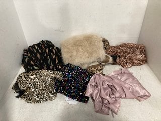 QTY OF ASSORTED WOMENS CLOTHING TO INCLUDE SEQUIN ANIMAL PRINT FLEECE OPEN JACKET IN BROWN (NOT SIZED): LOCATION - G17