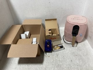 2 X BOXES OF ASSORTED ITEMS TO INCLUDE PANDA MINI COOKER IN LIGHT PINK: LOCATION - G20