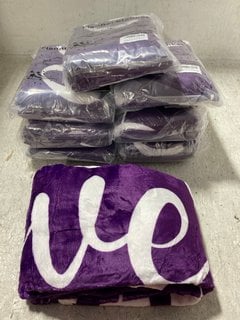 8 X BEST MUM EVER FLANNEL BLANKETS IN PURPLE: LOCATION - H16