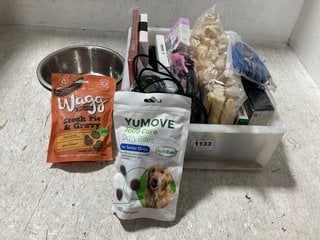 QTY OF ASSORTED PET ITEMS TO INCLUDE WAGG STEAK PIE AND GRAVY TASTY BITES 125G BB: 10/25: LOCATION - H16