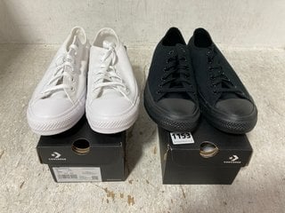 2 X CONVERSE BASIC CANVAS LACE UP PUMPS IN BLACK AND WHITE SIZE: 8: LOCATION - H15