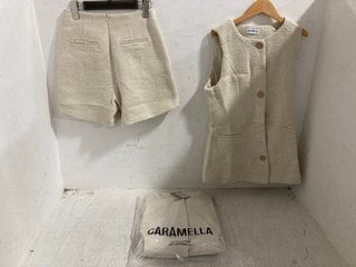 2 X CARAMELLA 2 PIECE BUTTON UP SLEEVELESS BLOUSE AND SHORT SETS IN CREAM SIZE: 8: LOCATION - H14