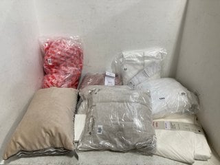 QTY OF ASSORTED JOHN LEWIS AND PARTNERS BED ITEMS TO INCLUDE SOFT AND SILKY DOUBLE SIZE EGYPTIAN COTTON DUVET SET IN CREAM: LOCATION - H12