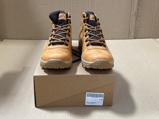 CC-LOS C48F LACE UP WALKING BOOTS IN CAMEL SIZE: 44 EU: LOCATION - E5