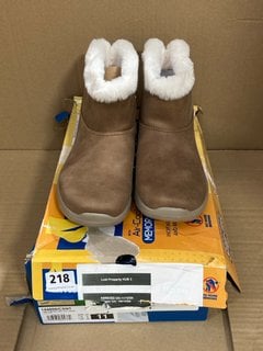 SKECHERS ON THE GO JOY - COZY DREAM FUR TRIM ANKLE BOOTS IN CHESTNUT SIZE: 8: LOCATION - E11