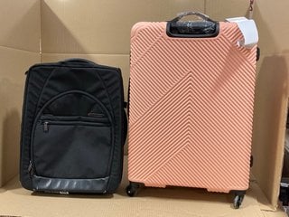 SAMSONITE SMALL SOFT SHELL TRAVEL SUITCASE IN BLACK TO INCLUDE SET OF 2 HARDSHELL TRAVEL SUITCASES IN LIGHT PINK: LOCATION - E17