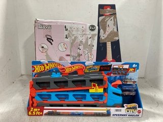 3 X ASSORTED BABY ITEMS TO INCLUDE MATTEL HOT WHEELS SPEEDWAY HAULER TOY: LOCATION - F18