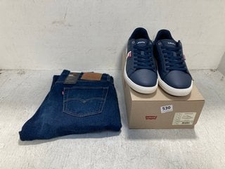 LEVI'S MENS LEATHER LACE UP TRAINERS IN NAVY SIZE: 10 TO INCLUDE LEVI'S 501 ORIGINAL STRETCH DENIM JEANS IN MID WASH SIZE: W34 X L32'': LOCATION - F5