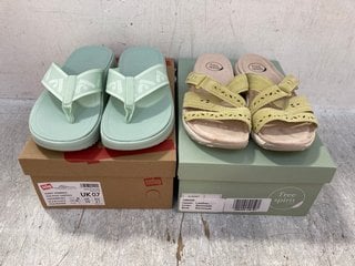 FITFLOP SURFF - WEBBING TOE - POST SANDALS IN SAGE BRUSH SIZE: 7 TO INCLUDE FREE SPIRIT ALBANY EMBROIDERED CUT OUT VELCRO STRAP SANDALS IN GREEN SIZE: 7: LOCATION - F4