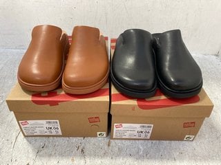 2 X FITFLOP GEN - FF LEATHER MULE CLOGS IN BLACK AND LIGHT TAN SIZE: 6: LOCATION - F4