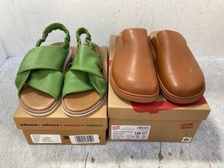 ADESSO LEATHER STRETCH STRAP SANDALS IN GREEN SIZE: 40 TO INCLUDE FITFLOP GEN - FF LEATHER MULE CLOGS IN BLACK AND LIGHT TAN SIZE: 7: LOCATION - F4