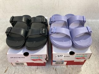 2 X SKECHERS FOAMIES RUBBER BUCKLE SANDALS IN LILAC AND BLACK SIZE: 6 AND 7: LOCATION - F3