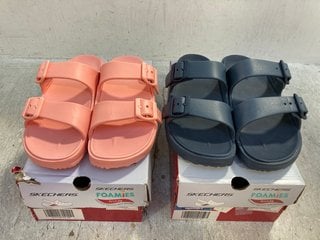 2 X SKECHERS FOAMIES RUBBER BUCKLE SANDALS IN PINK AND NAVY SIZE: 6 AND 7: LOCATION - F3