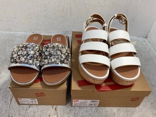 FITFLOP GRACIE LEATHER BACK STRAP SANDALS IN SILVER SIZE: 7 TO INCLUDE FITFLOP ELOISE LEATHER/CORK STRAPPY WEDGE SANDALS IN URBAN WHITE SIZE: 7: LOCATION - F3