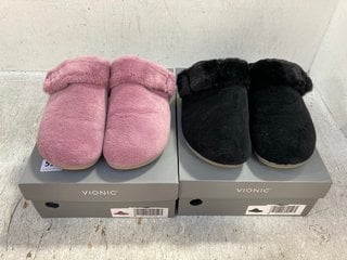 2 X VIONIC WOMENS FLEECE LINED OPEN BACK SLIPPERS IN PINK AND BLACK SIZE: 7: LOCATION - F3