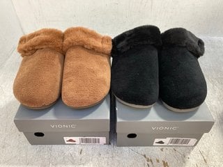 2 X VIONIC WOMENS FLEECE LINED OPEN BACK SLIPPERS IN BROWN AND BLACK SIZE: 6: LOCATION - F3