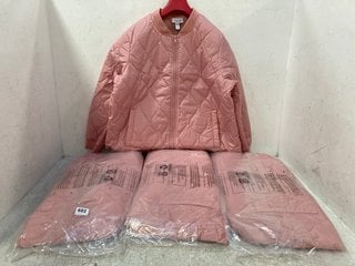 4 X WOMENS D&CO QUILTED LIGHTWEIGHT ZIP UP COATS IN LIGHT PINK SIZE: 2XL: LOCATION - F2