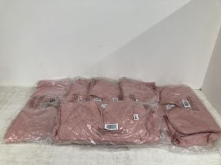 5 X WOMENS D&CO QUILTED LIGHTWEIGHT ZIP UP COATS IN LIGHT PINK SIZE: 2XL: LOCATION - F1