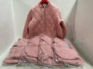 5 X WOMENS D&CO QUILTED LIGHTWEIGHT ZIP UP COATS IN LIGHT PINK SIZE: M: LOCATION - F0