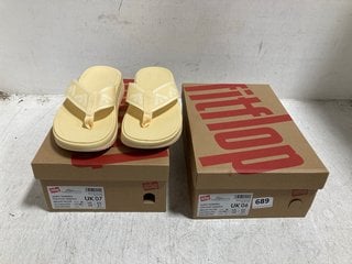 2 X FITFLOP SURFF WEBBING TOE POST SANDALS IN MELLOW YELLOW SIZE: 6 AND 7: LOCATION - G0