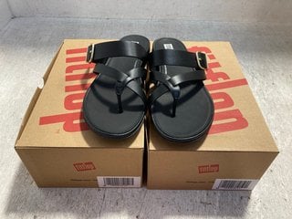 2 X FITFLOP WOMENS GRACIE BUCKLE LEATHER STRAPPY TOE - POST SANDALS IN BLACK SIZE: 6 AND 7: LOCATION - G3