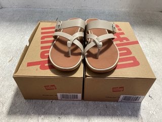 2 X FITFLOP WOMENS GRACIE BUCKLE LEATHER STRAPPY TOE - POST SANDALS IN STONE BEIGE SIZE: 6 AND 7: LOCATION - G3