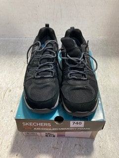 SKECHERS OUTDOORS AIR COOLED MEMORY FOAM LACE UP WALKING BOOTS IN BLACK SIZE: 7: LOCATION - G3