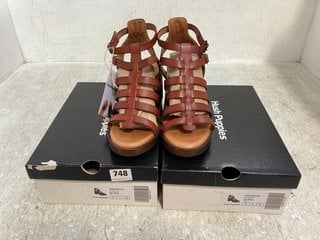 2 X HUSH PUPPIES WOMENS GLORIA LEATHER STRAP BUCKLE HEELED SHOES IN TAN SIZE: 6 AND 7: LOCATION - G4